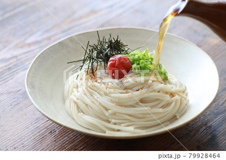 夏の冷やしぶっかけうどん 79928464