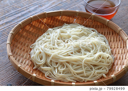 夏の冷やしぶっかけうどん 79928499