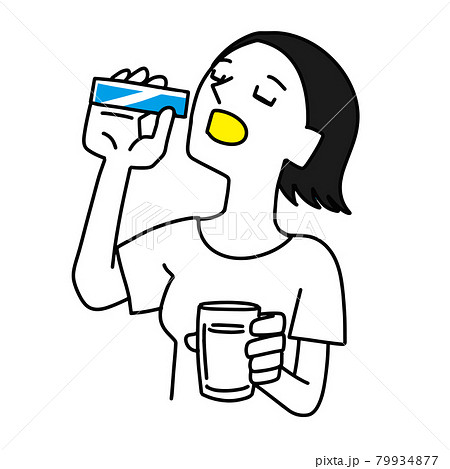 薬を飲む女性 79934877