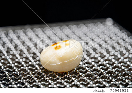 七輪と備長炭で焼くお餅 七輪と備長炭で焼くお餅 79941931