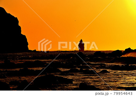 積丹カムイ岩の夕景 79954643