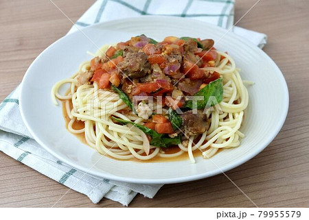 Spaghetti with Pork, Tomato and Sweet Basil Spaghetti with Pork, Tomato and Sweet Basil 79955579
