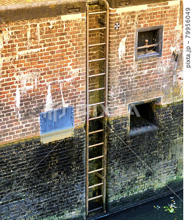 Ladder on the inner wall of a lock in a river, Aller near Celle, Germany Ladder on the inner wall of a lock in a river, Aller near Celle, Germany 79956049