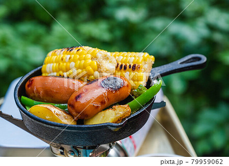 キャンプ飯 バーベキュー キャンプ飯 バーベキュー 79959062