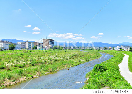 萩原橋/浅川より上流方面を望む(東京都八王子市)【2021.7】 萩原橋/浅川より上流方面を望む(東京都八王子市)【2021.7】 79961343