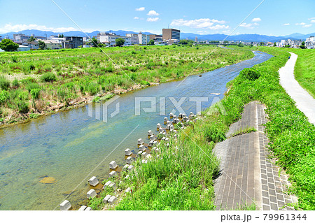 萩原橋/浅川より上流方面を望む(東京都八王子市)【2021.7】 萩原橋/浅川より上流方面を望む(東京都八王子市)【2021.7】 79961344