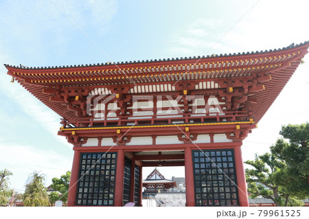 四天王寺の西大門（極楽門） 79961525