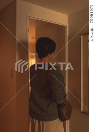 玄関にて… 79961979