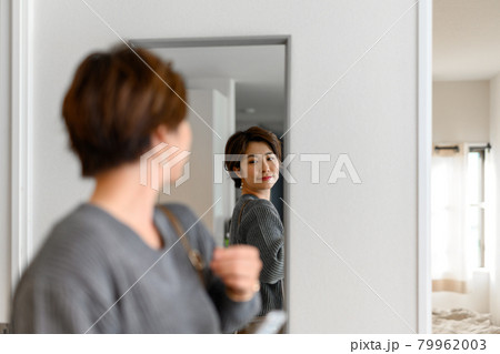 玄関にて… 玄関にて… 79962003