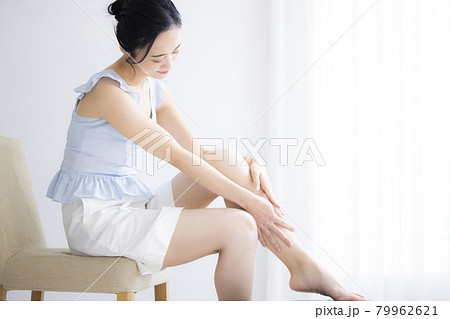 女性　ビューティー　スキンケア 79962621