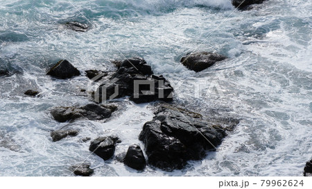 荒れた日本海の風景 79962624