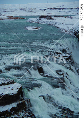 グトルフォスの滝　アイスランド　冬の景色 79963059
