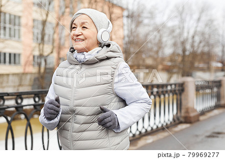 Senior Woman Running 79969277