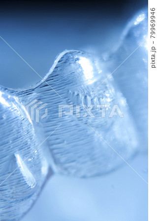 Invisible bracket aligners Invisible bracket aligners 79969946