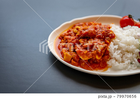 ルーを使わず三種のスパイスで作るスパイスカレー 79970656
