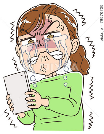 悔し涙を流しながら震える女性 79970709