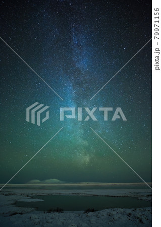 Amazing night arctic landscape 79971156