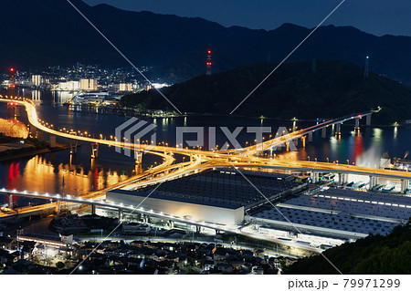 満月の夜、広島市黄金山から仁保ジャンクション方面の夜景 満月の夜、広島市黄金山から仁保ジャンクション方面の夜景 79971299