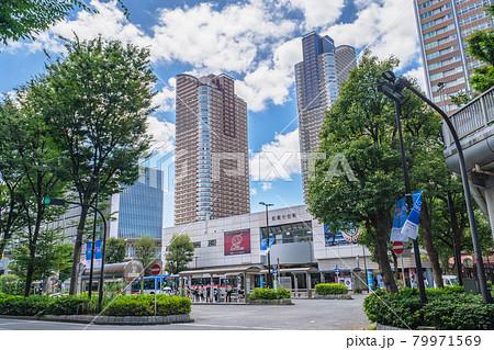 都市風景　武蔵小杉駅北口前の街並み　神奈川県川崎市中原区 79971569