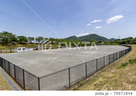河川敷のゲートボール場 79971848