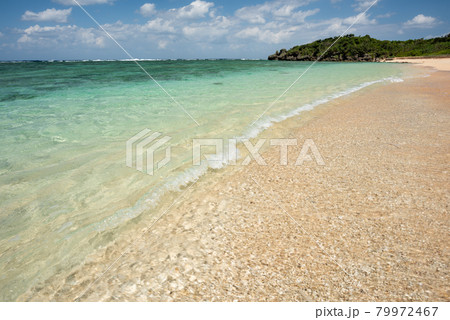 Incredible translucent emerald green sea over coral sands. Iriomote Island. 79972467
