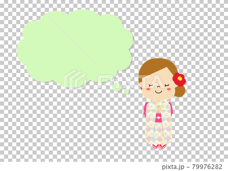 手を合わせてお願い事をする着物姿の女の子と雲形吹き出し 79976282