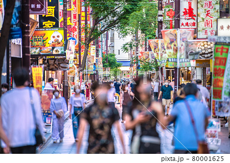 日本の横浜都市景観 東京は4度目の宣言下。感染拡大中だが、横浜中華街には観光客らの姿が…=7月19日 日本の横浜都市景観 東京は4度目の宣言下。感染拡大中だが、横浜中華街には観光客らの姿が…=7月19日 80001625