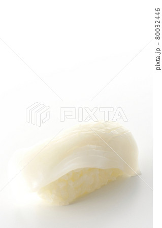真いかの握り寿司のみを白背景で単品撮影 真いかの握り寿司のみを白背景で単品撮影 80032446