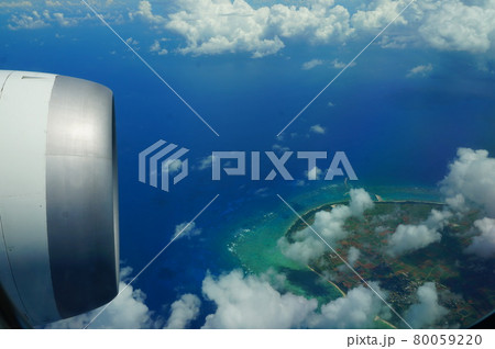 空から眺める石垣島 80059220