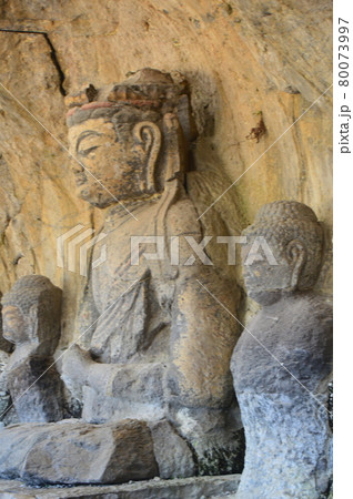 大日如来坐像(中央)･無量寿如来坐像(右)･阿閦如来坐像(左)（古園石仏群･臼杵石仏／大分県臼杵市） 80073997