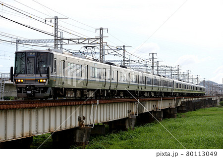 山陽本線を走る223系＋221系普通電車10両の写真素材 [80113049] - PIXTA