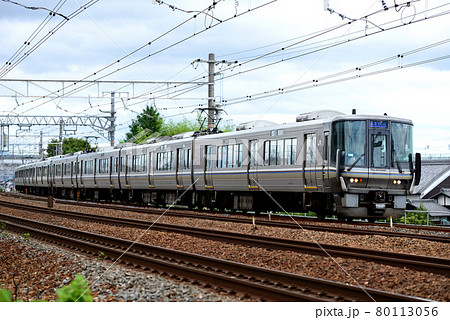 JR京都線を走る223系1000番台新快速電車 JR京都線を走る223系1000番台新快速電車 80113056
