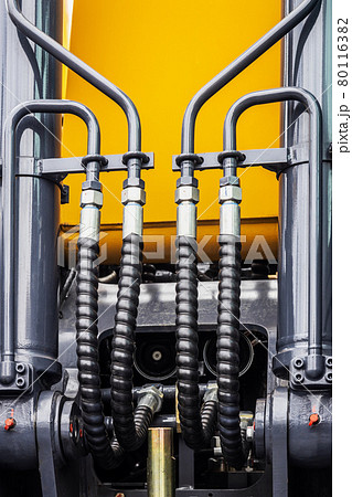 hydraulic cylinders and hydraulic system of a tractor hydraulic cylinders and hydraulic system of a tractor 80116382