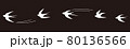 黒地に5羽の白い鳥が連なって飛んでいるイラスト 80136566