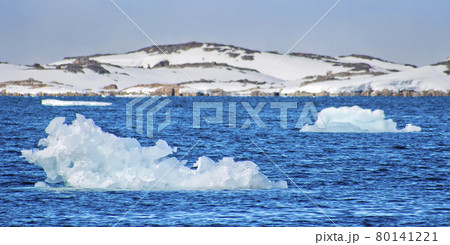 Drift floating Ice and Snowcapped Mountains, Arctic, Svalbard, Norway Drift floating Ice and Snowcapped Mountains, Arctic, Svalbard, Norway 80141221