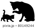 2匹の猫のシルエットのイラスト 80149244