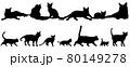 6匹の並んで座っている猫と、7匹の立っている猫のシルエットのイラストセット 80149278