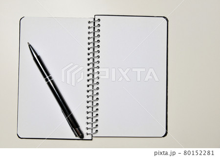 【メモ帳とボールペン】文房具　筆記用具　書く 80152281