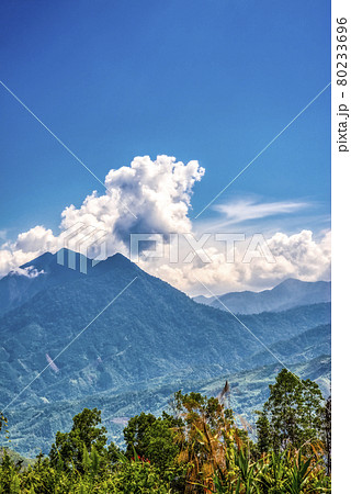 キナバル山　ボルネオ島 80233696