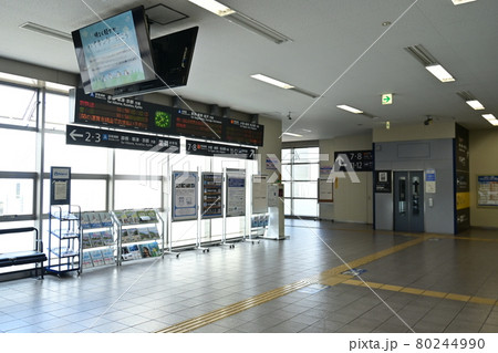米原駅の改札口付近 80244990