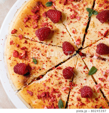 Raspberry baked cheesecake 80245397