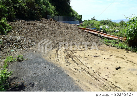 土砂崩れ 土砂崩れ 80245427