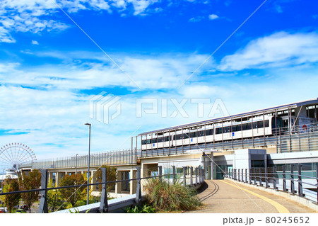 長久手市、愛・地球博記念公園駅とリニモの風景 80245652