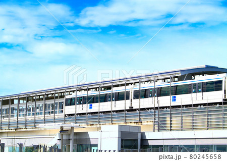 長久手市、愛・地球博記念公園駅とリニモの風景 80245658