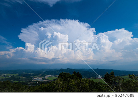 夏の積乱雲・かなとこ雲 80247089