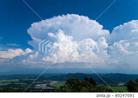 夏の積乱雲・かなとこ雲 夏の積乱雲・かなとこ雲 80247091