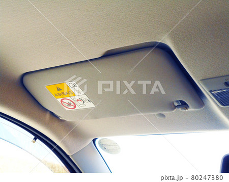 自動車の助手席側サンバイザー 80247380