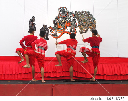 タイの影絵芝居（ラチャブリー県／ワット・カノーン寺院） 80248372