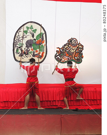 タイの影絵芝居（ラチャブリー県／ワット・カノーン寺院） 80248375