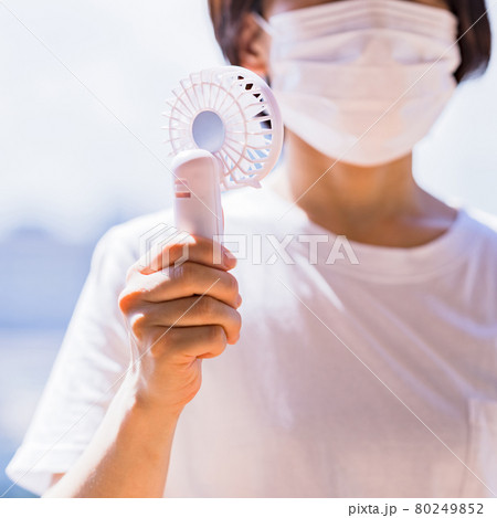 ハンディ扇風機　ハンディファン　【 夏 の イメージ 】 80249852